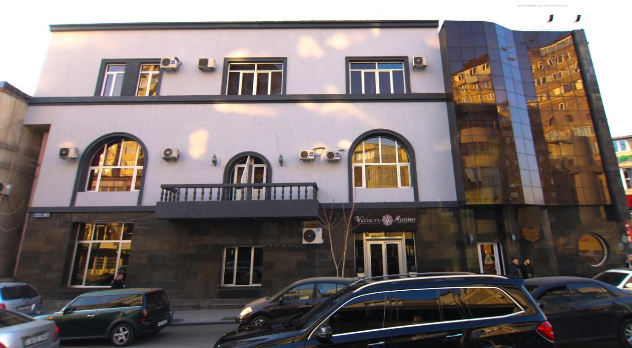 New Bella Hotel Єреван Екстер'єр фото