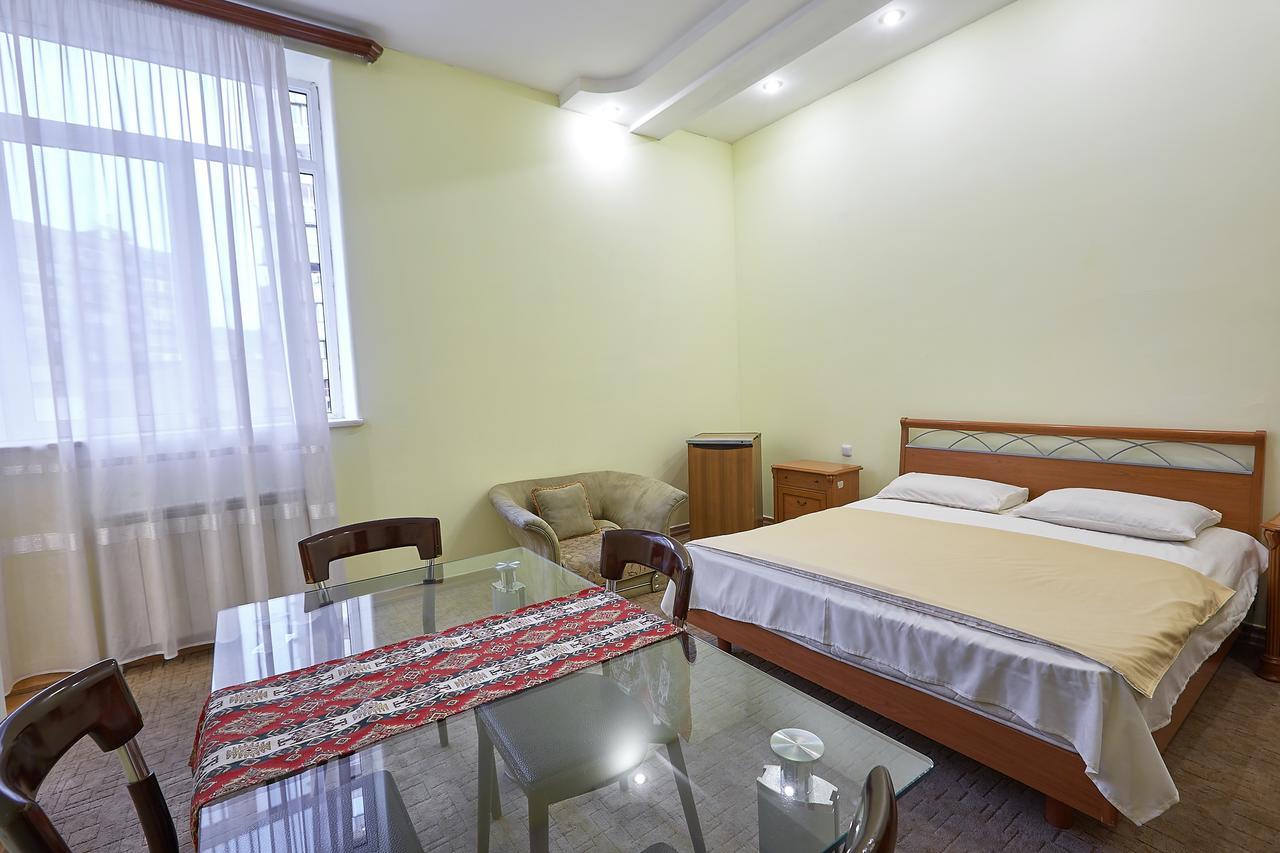 New Bella Hotel Єреван Екстер'єр фото