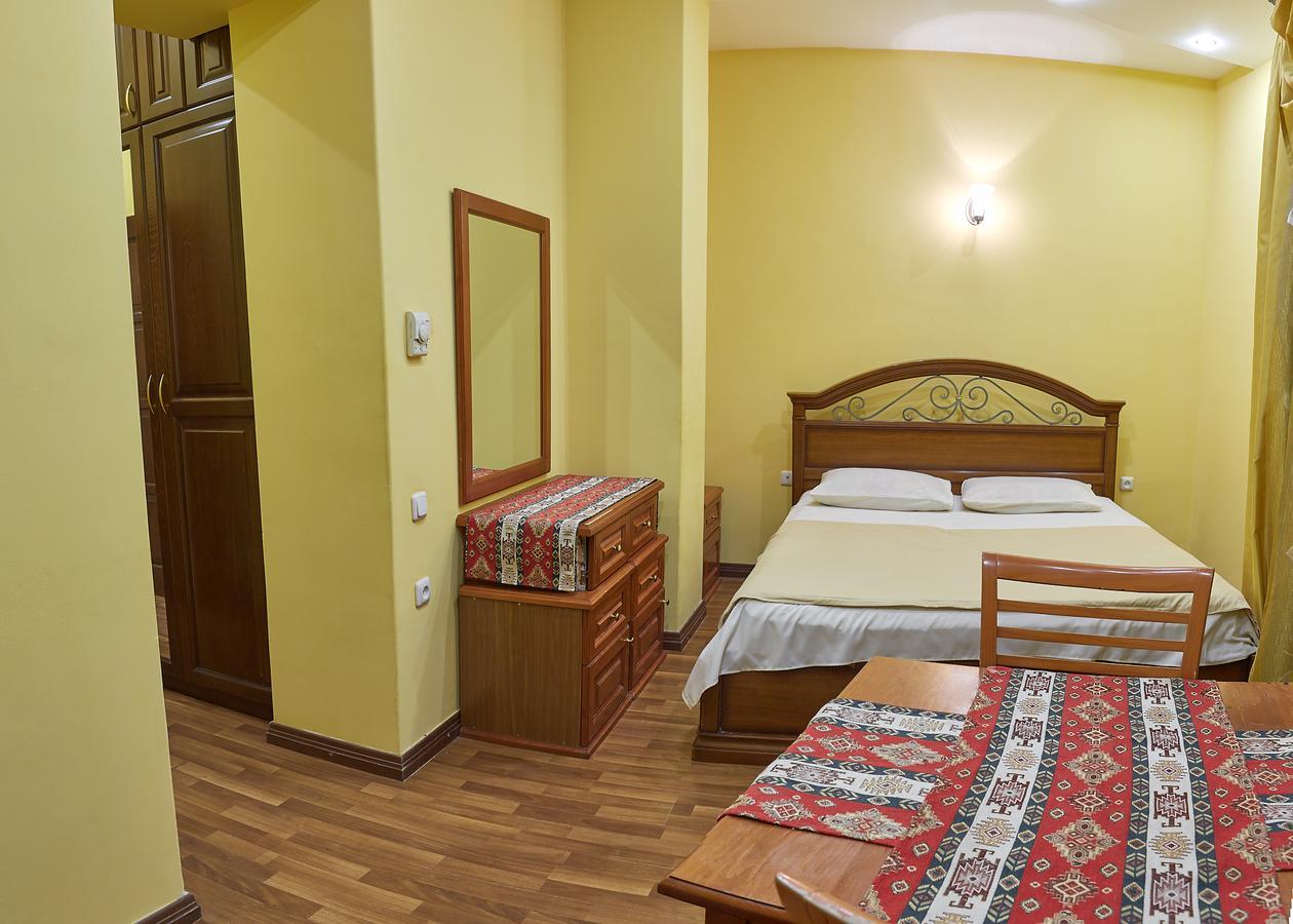 New Bella Hotel Єреван Екстер'єр фото