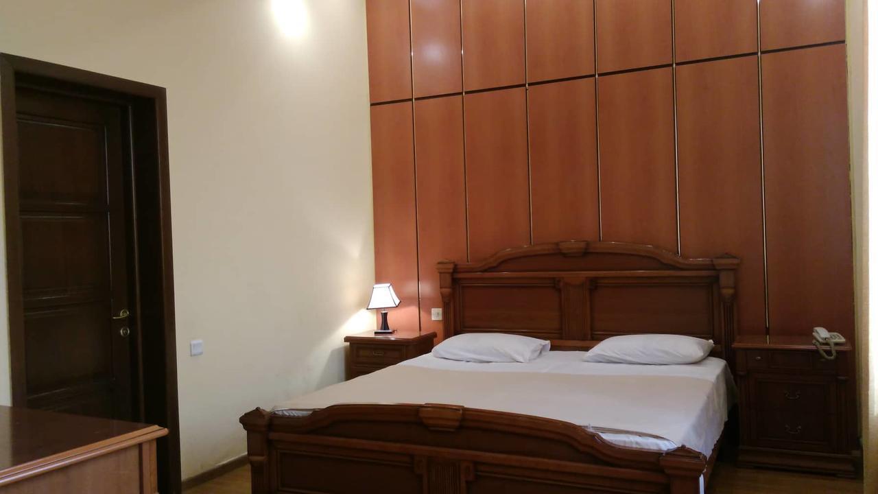 New Bella Hotel Єреван Екстер'єр фото